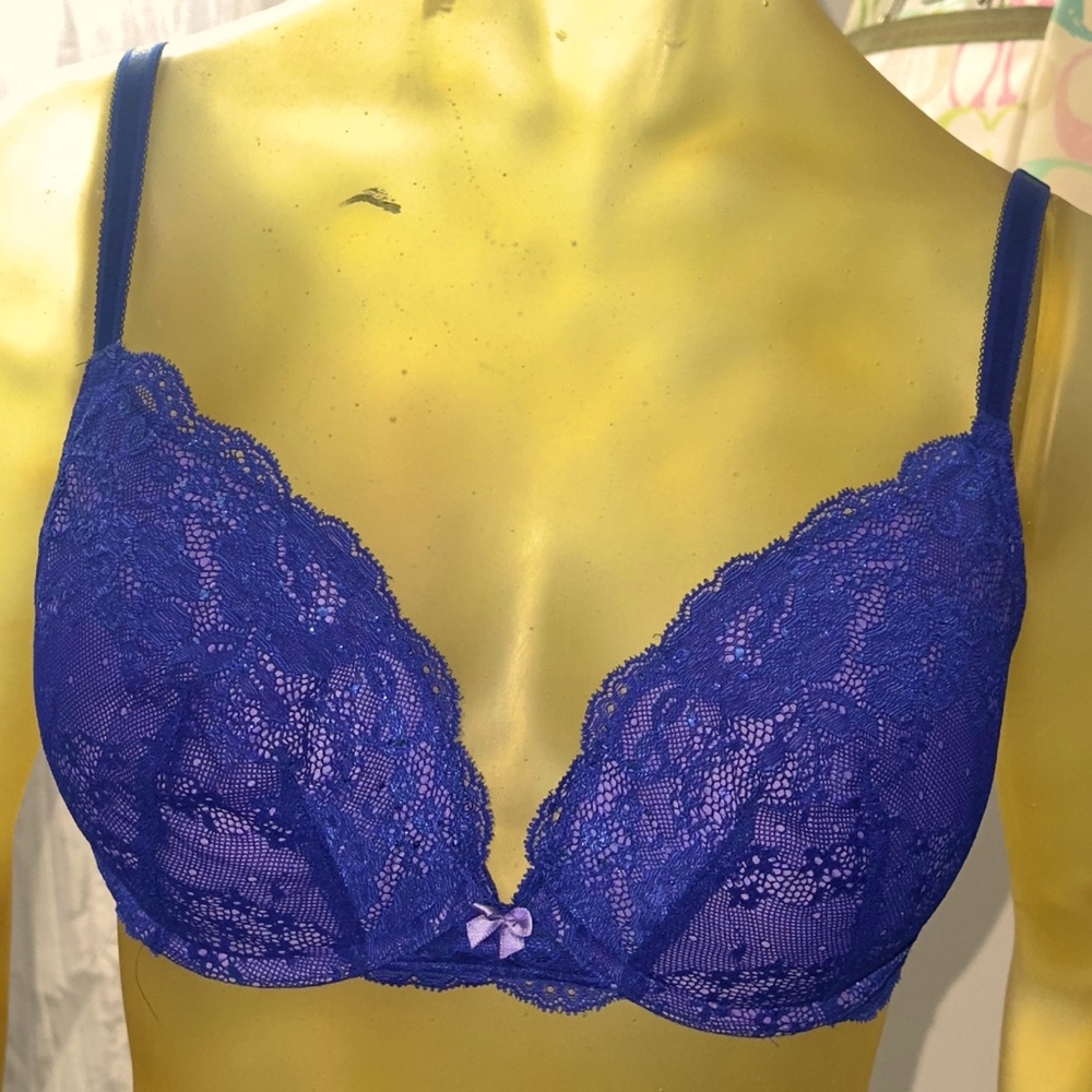 Victoria’s Secret Dream Angels push-up bra. 36D. Cobalt Blue Lace. Like new.